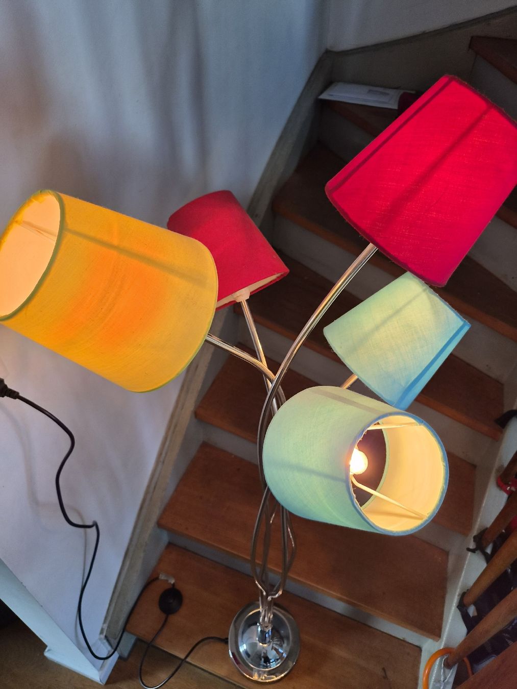 Lampen: Stehlampe mit 5 bunten Schirmen, Metallfuss – Gebraucht aus Zürich von Pazzenreich 2
