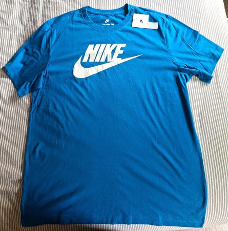 Nike T-shirt (New!)