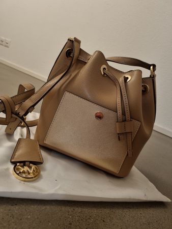 Michael Kors Beuteltasche neu
