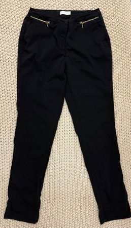 Schwarze Hose Gr. 36 mit Reissverschluss-Taschen