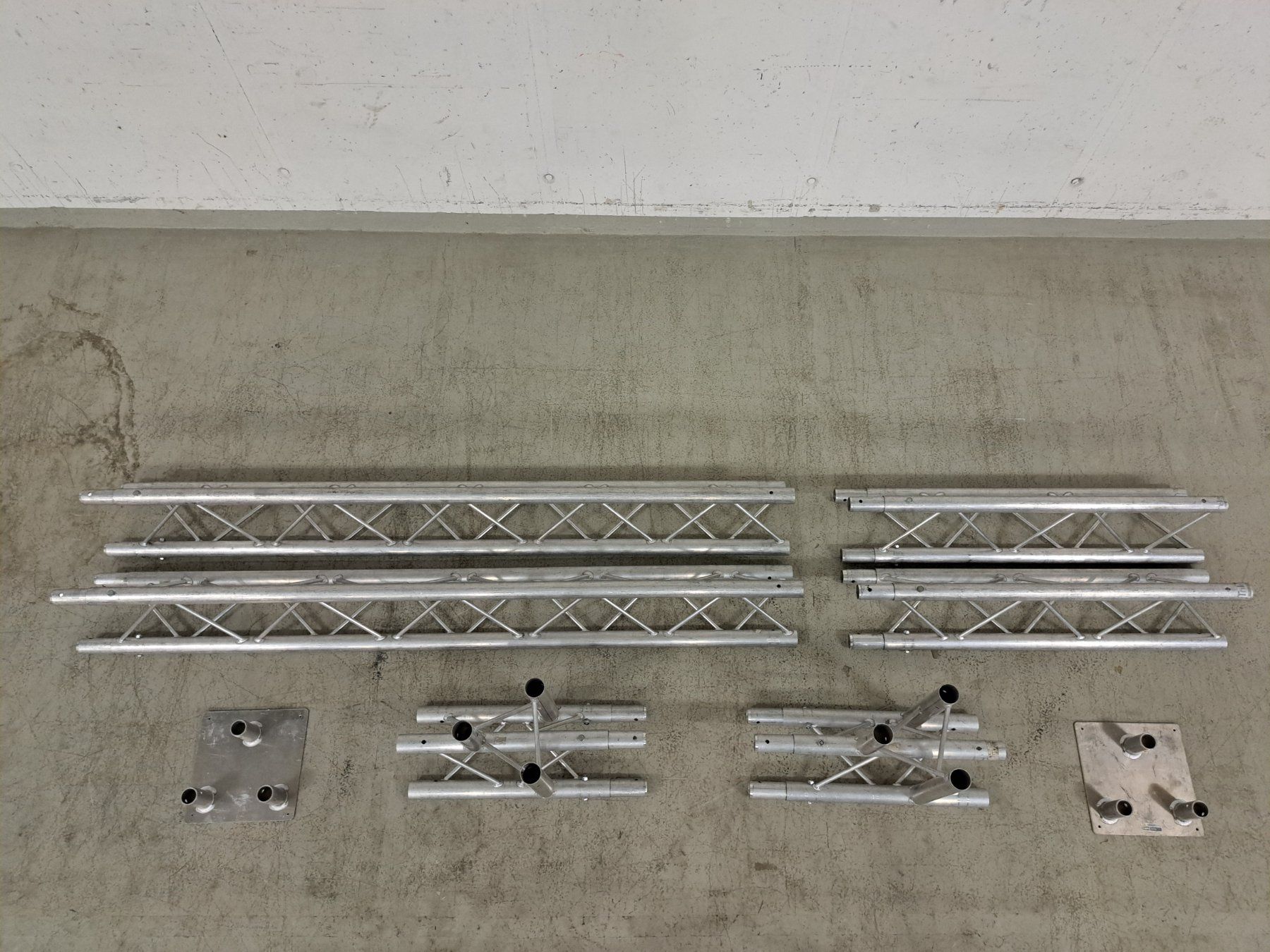 Tralicci: Trilite 3Punkt Traversen Set  C  achtteilig – Usato da Embrach venduto da lichttechnik