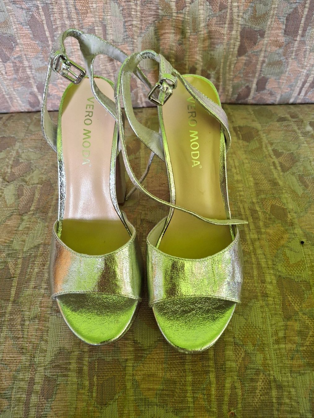 Scarpe da donna: Chaussures argentées – Usato da Troinex venduto da cor_v65r 1