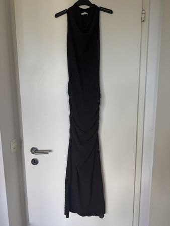 Kleid dunkelbraun Grösse S eng anliegend mit Raffung