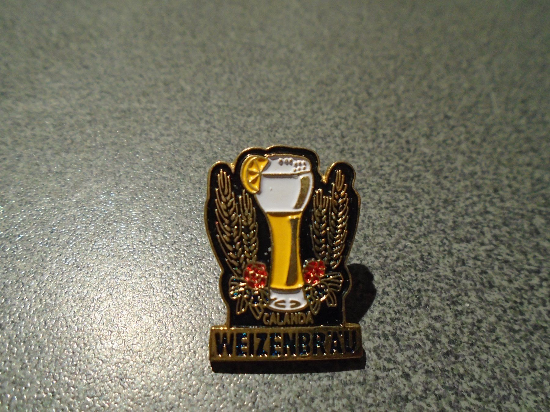 Calanda Plaketten & Abzeichen: Pin Calanda Weizenbräu – Gebraucht aus Zürich von abraxas1291