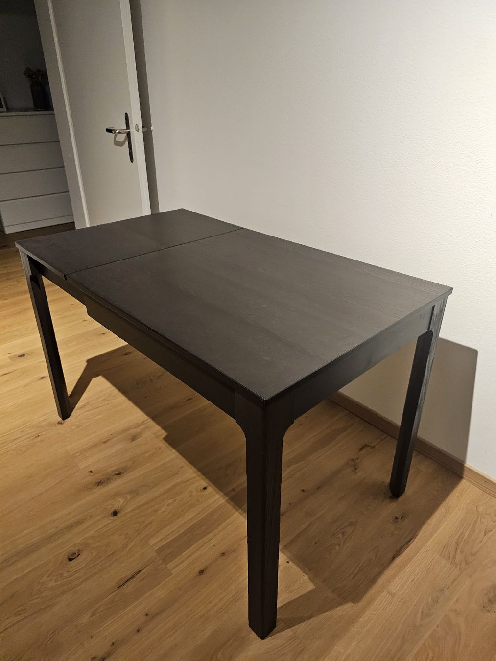 Tische: Extendable Dining Table Dark Wood in very good Condition – Gebraucht aus Ostermundigen von gar_lv2x 2