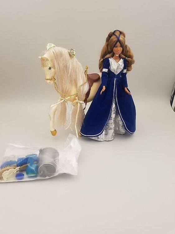 Bambole: Barbie im blauen Kleid mit Pferd – Usato da Egg b. Zürich venduto da 289289