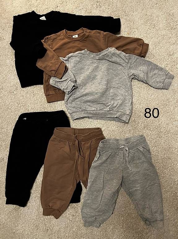 Lotti & Set di vestiti: Langarm Kleider 80/86 – Usato da Sulgen venduto da AldinaA. 1