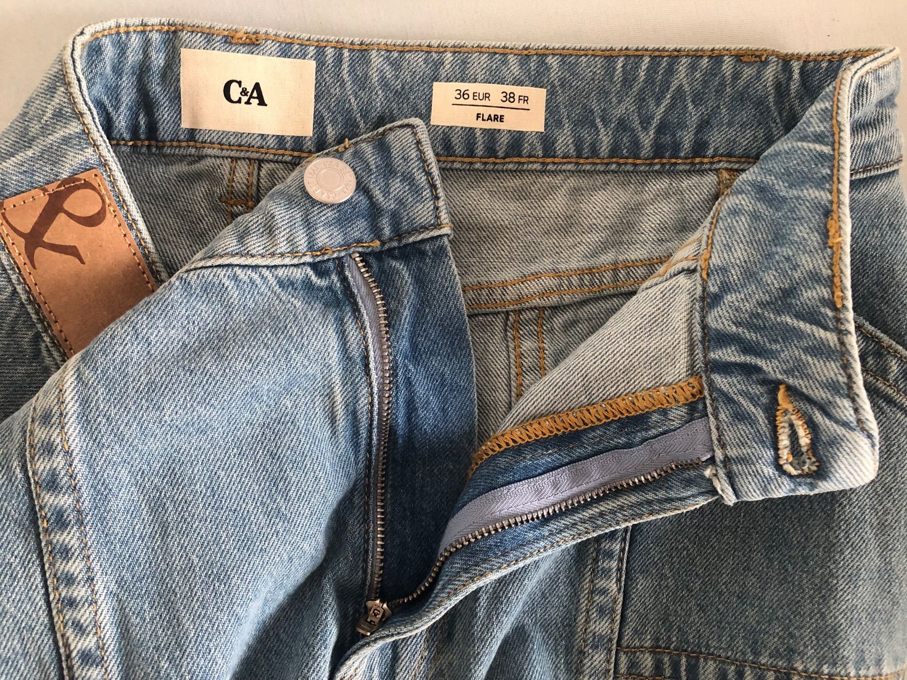 C&A Jeans: Jeans flare taille 38 – Nuovo e nell'imballaggio originale da Le Crêt-p-Semsales venduto da staglione69 2