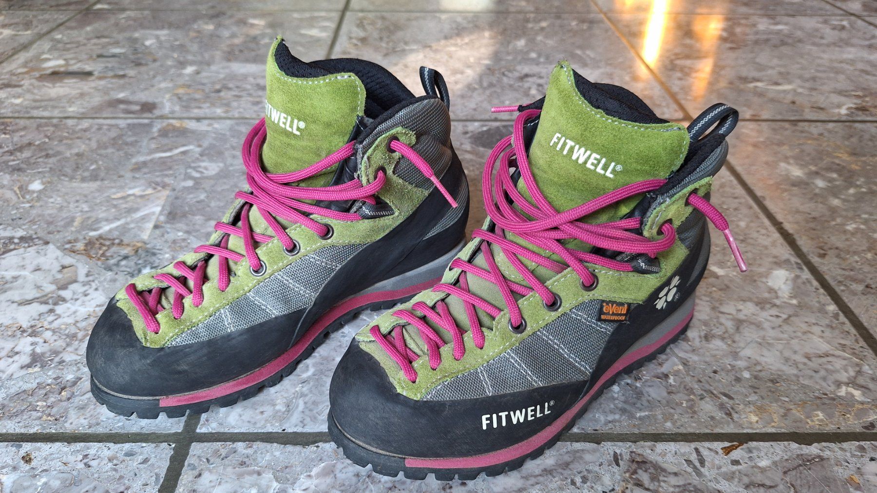 Schuhe für Mädchen: Wanderschuhe Mädche Gr.36 – Gebraucht aus opfikon von Grossmaki
