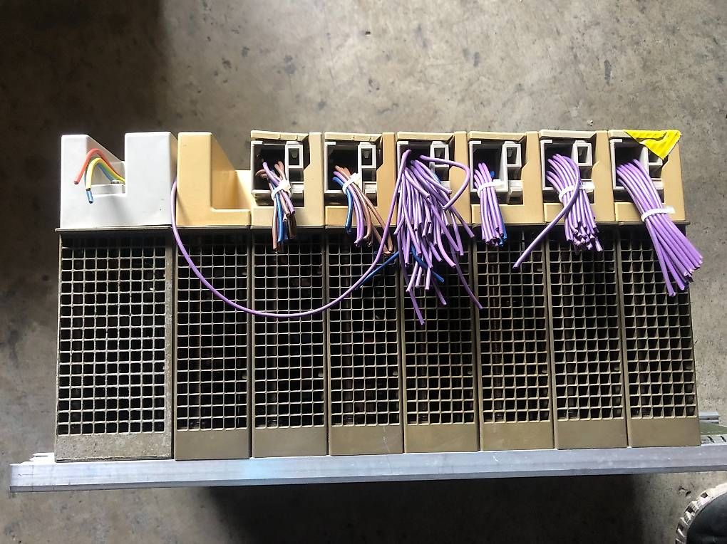 Siemens Sistema di controllo: Siemens SIMATIC S5 - CPU 115U + E/A-Module – Usato da Appenzell venduto da OcclineGmbH 3