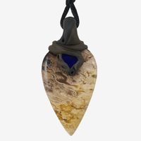 Versteinertes Palmenholz mit Lapislazuli