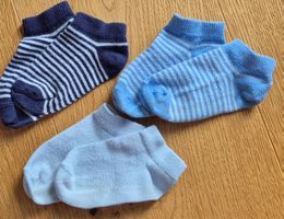 3 Paar kurze Baby Socken blau/weiss Grösse 19-22