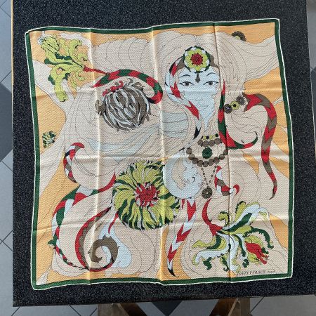 Carré Louis Féraud Paris soie foulard motif floral 82x81cm