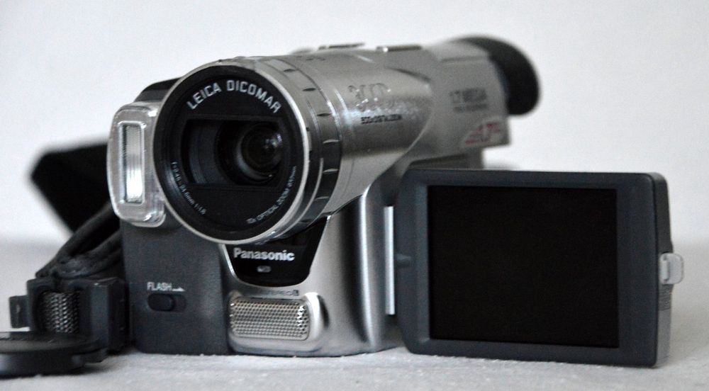Caméscope Panasonic NV-GS200 Tri CCD - MiniDV - Occasion - Bon état De Fonctionnement