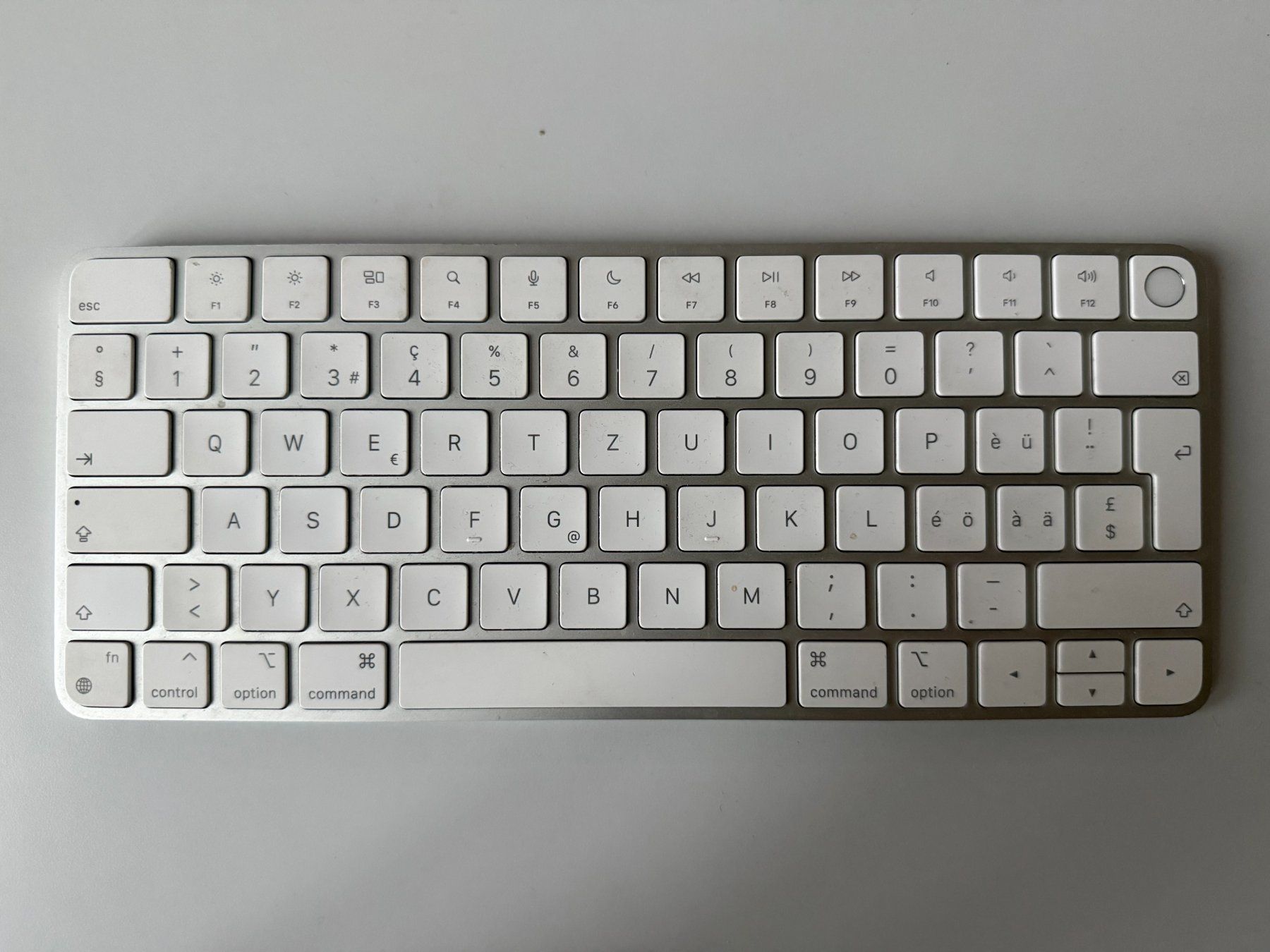 Apple Tastiere: Apple Magic Keyboard mit Touch ID - Schweizer Layout – Usato da Solothurn venduto da mich_stauffer