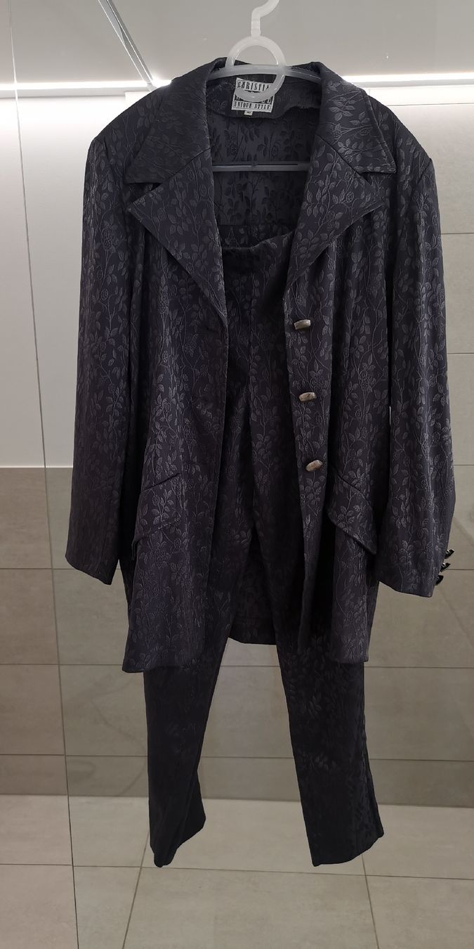 Anzüge & Kostüme: Schicker Damenanzug Gr. 40, Jacke und Hose – Gebraucht aus Itingen von schweizersternchen