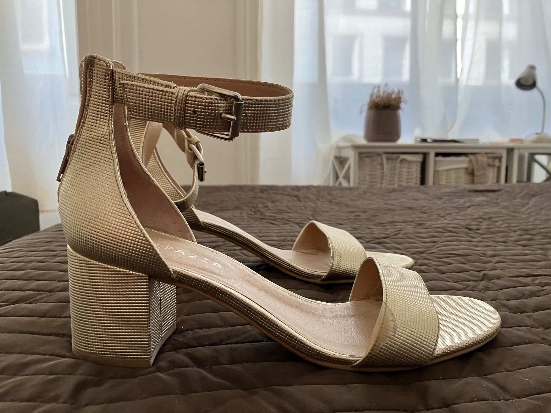 Scarpe da donna: Frauen Schuhe - Sandale 40 - pale Gold – Nuovo (secondo la descrizione) da Zürich venduto da the_2lsz 2