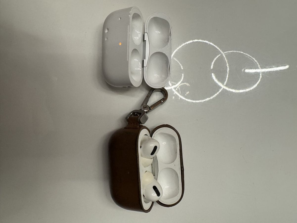 Apple Cuffie: 2x Apple AirPods Pro 1. Generation  – Usato da Disentis Muster venduto da gor_m8dl 1