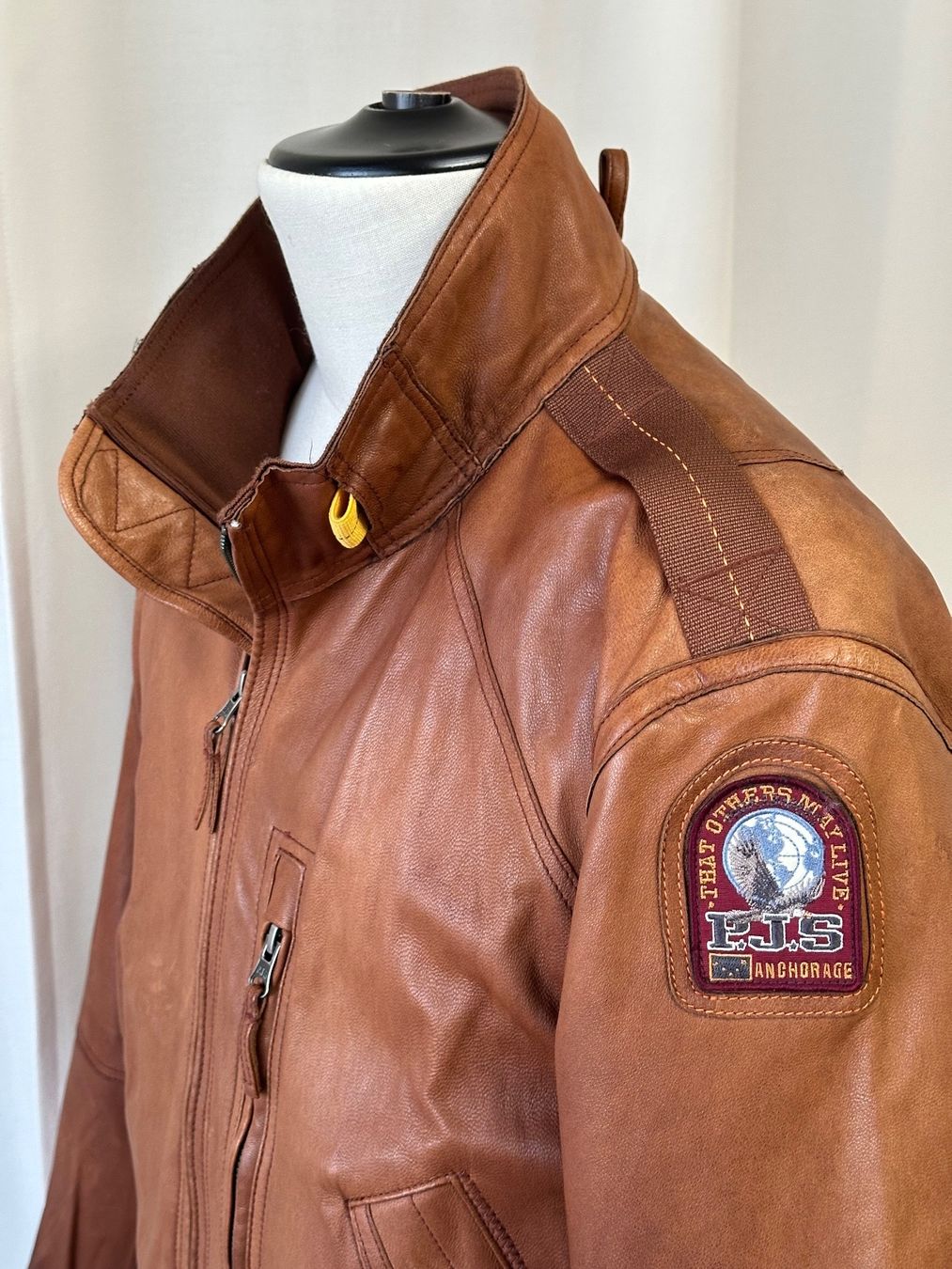 Parajumpers Giacche: PJS Lederjacke Parajumpers M-L – Usato da Wil SG venduto da WilSG9500