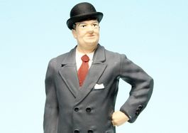 FIGUR ETTORE BUGATTI 1:18 FIGUMA