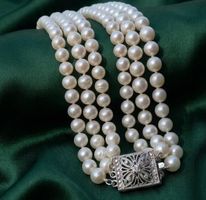 Collier trois rangs de perles fermoir argent