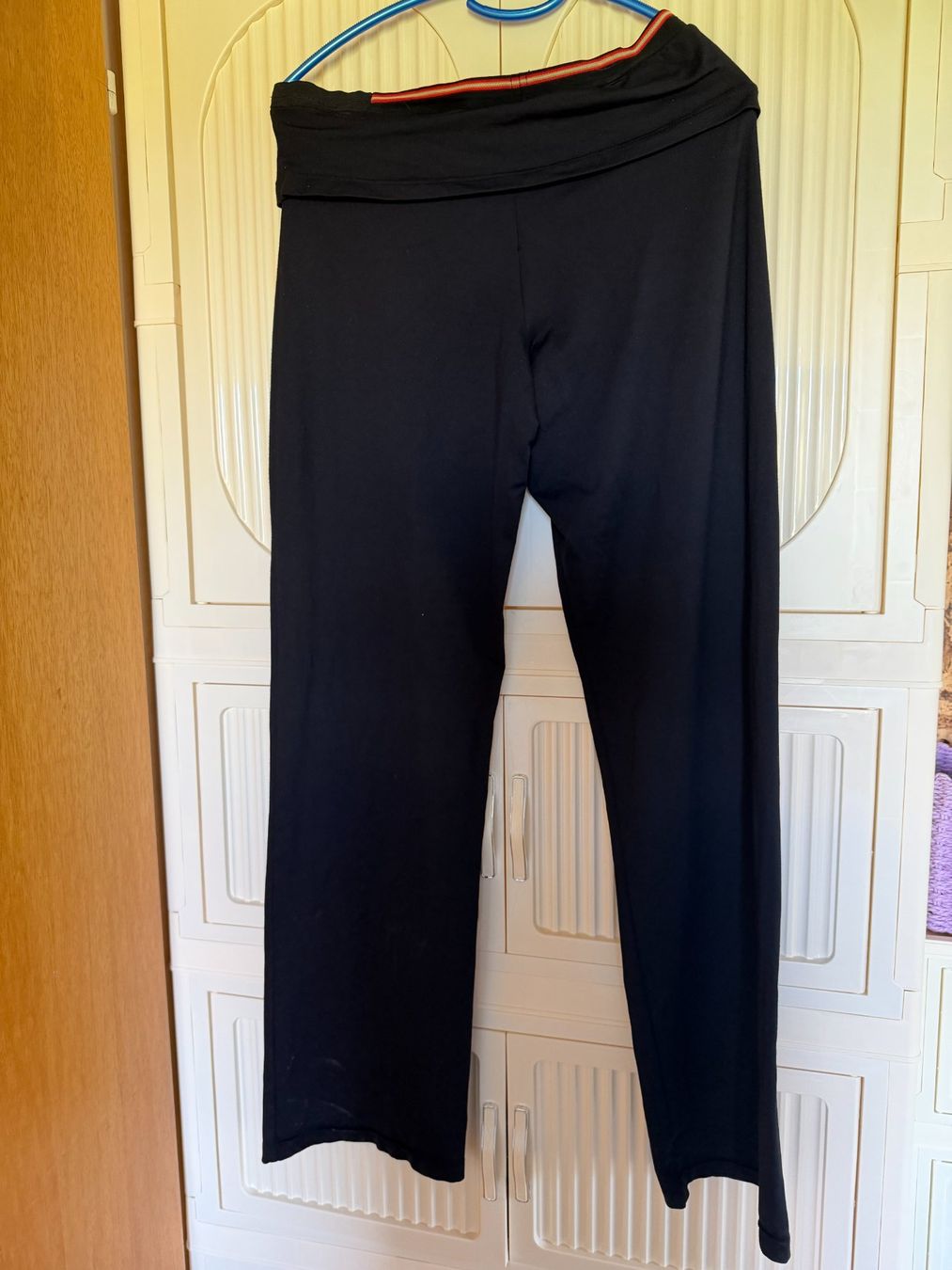 Leggings: Yogahose Extend schwarz mit Umschlagbund – Usato da Brunnenthal venduto da Eco07 1