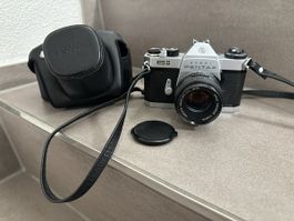 Asahi Pentax ES II Kamera mit SMC Takumar 1.8/55 Objektiv 