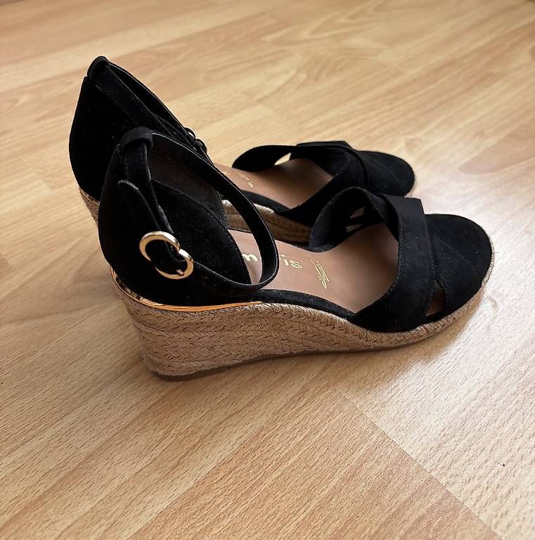 Scarpe da donna: Damenschuhe Gr. 39 Marke Tamaris – Usato da Weinfelden venduto da Irishtinker