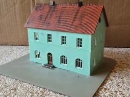 grosses Reihenhaus Siedlungshaus Bahnhof Kibri H0 - c