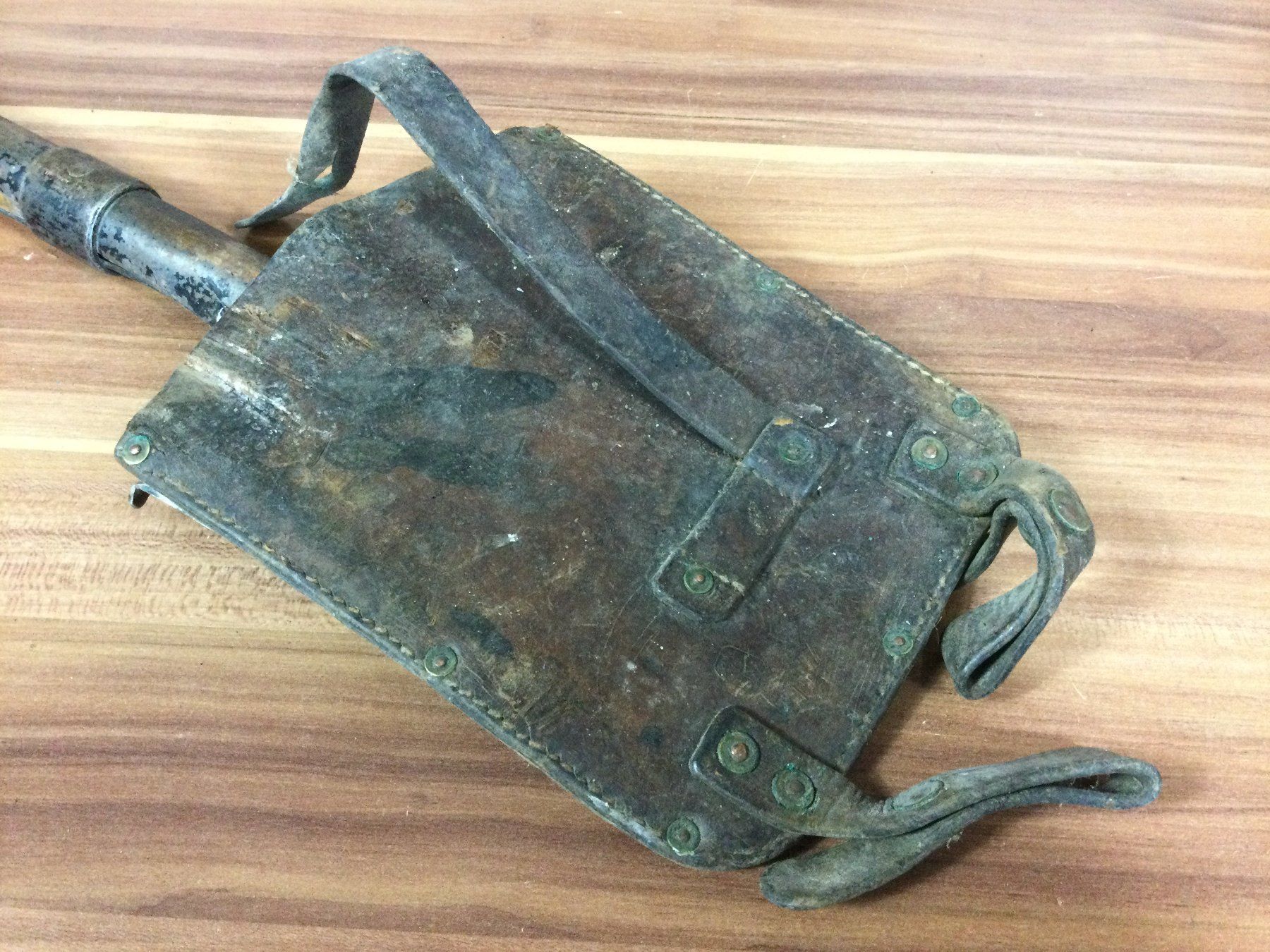 Schweizer Armee Armi bianche: Originaler Schweizer Armee Spaten mit Ledertasche! – Usato da Wangen SZ venduto da kuriosum12 3