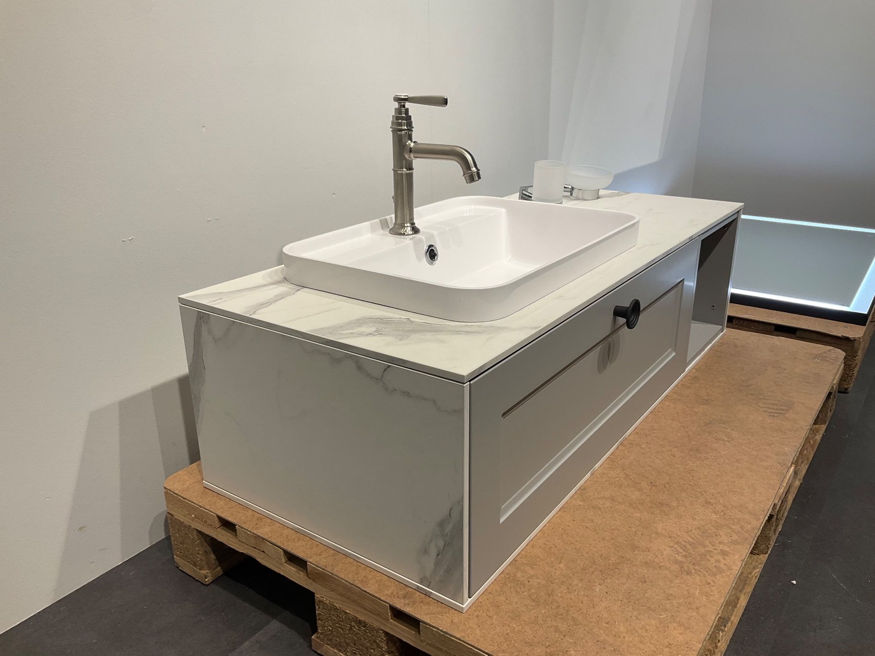 Mobili per bagno: 069 Badmöbelkombination, Steinoptik, grau/weiss, 112cm – Nuovo (secondo la descrizione) da Derendingen venduto da Meisterstuecke 2