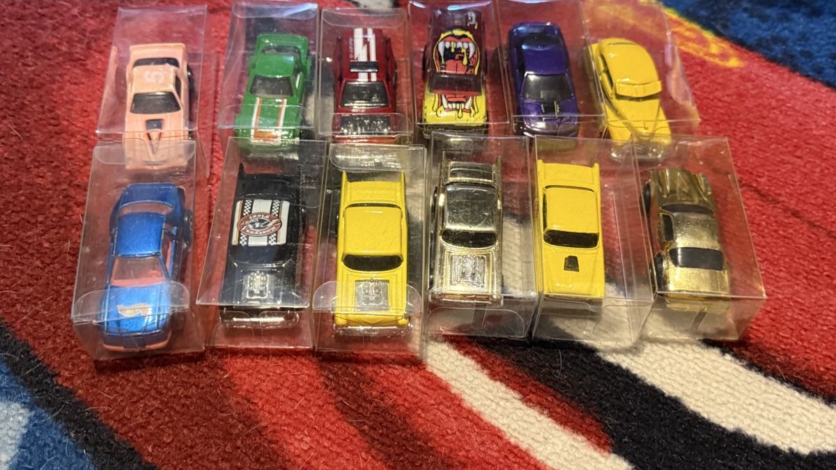 Hot Wheels Modellautos: Lot 12 Voitures hot wheels – Gebraucht aus Villars-sur-Glâne von Mitodc2