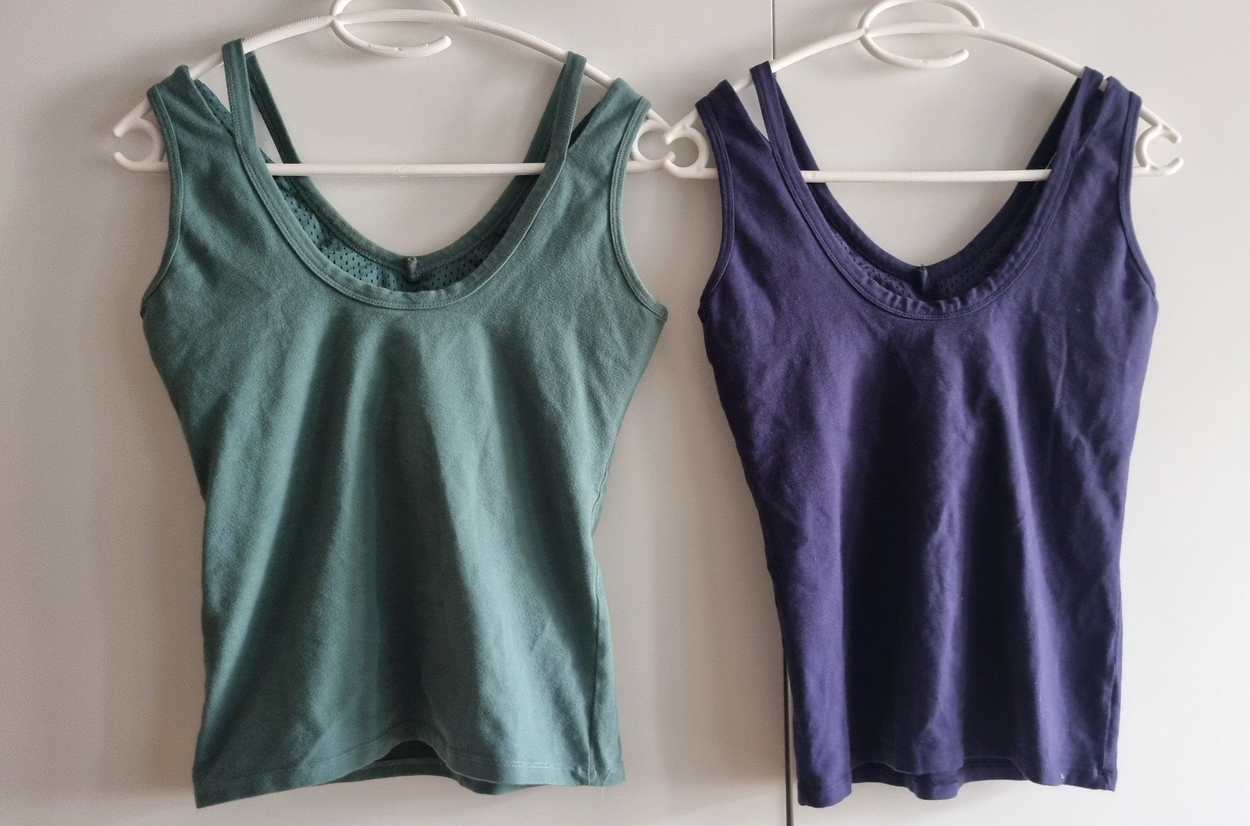 Top: 2 Yoga Sport Tops Mandala – Usato da Bern venduto da milaro 1