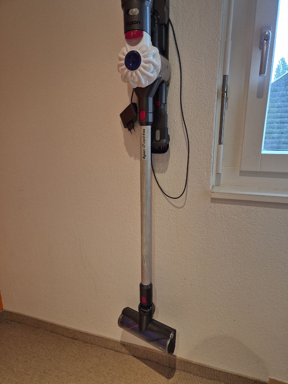 Dyson Aspirapolveri & Accessori: Dyson Akkustaubsauger v7 – Usato da Ettingen venduto da hebla