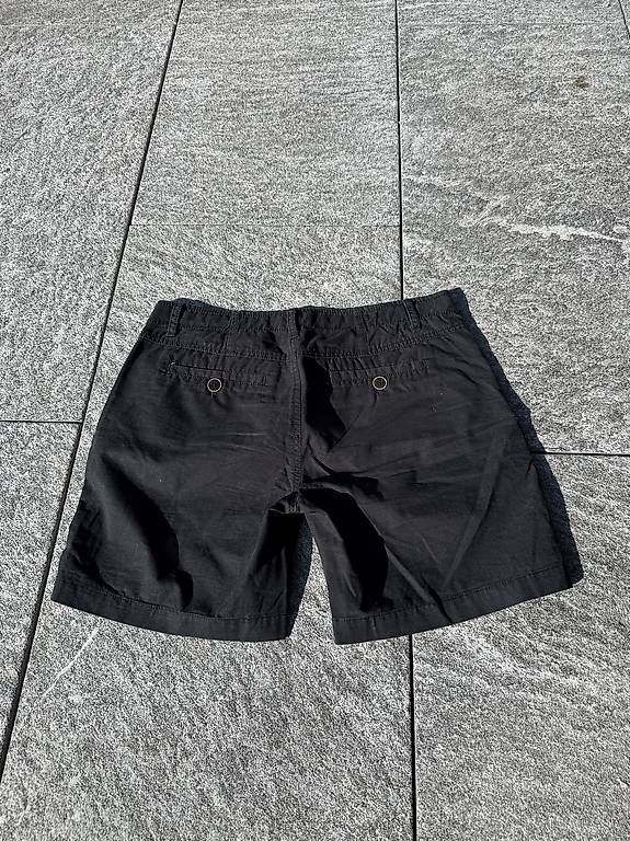 Pantaloni: Kurze Hose - Shorts schwarz - S – Usato da St. Niklausen LU venduto da Sundy01 1