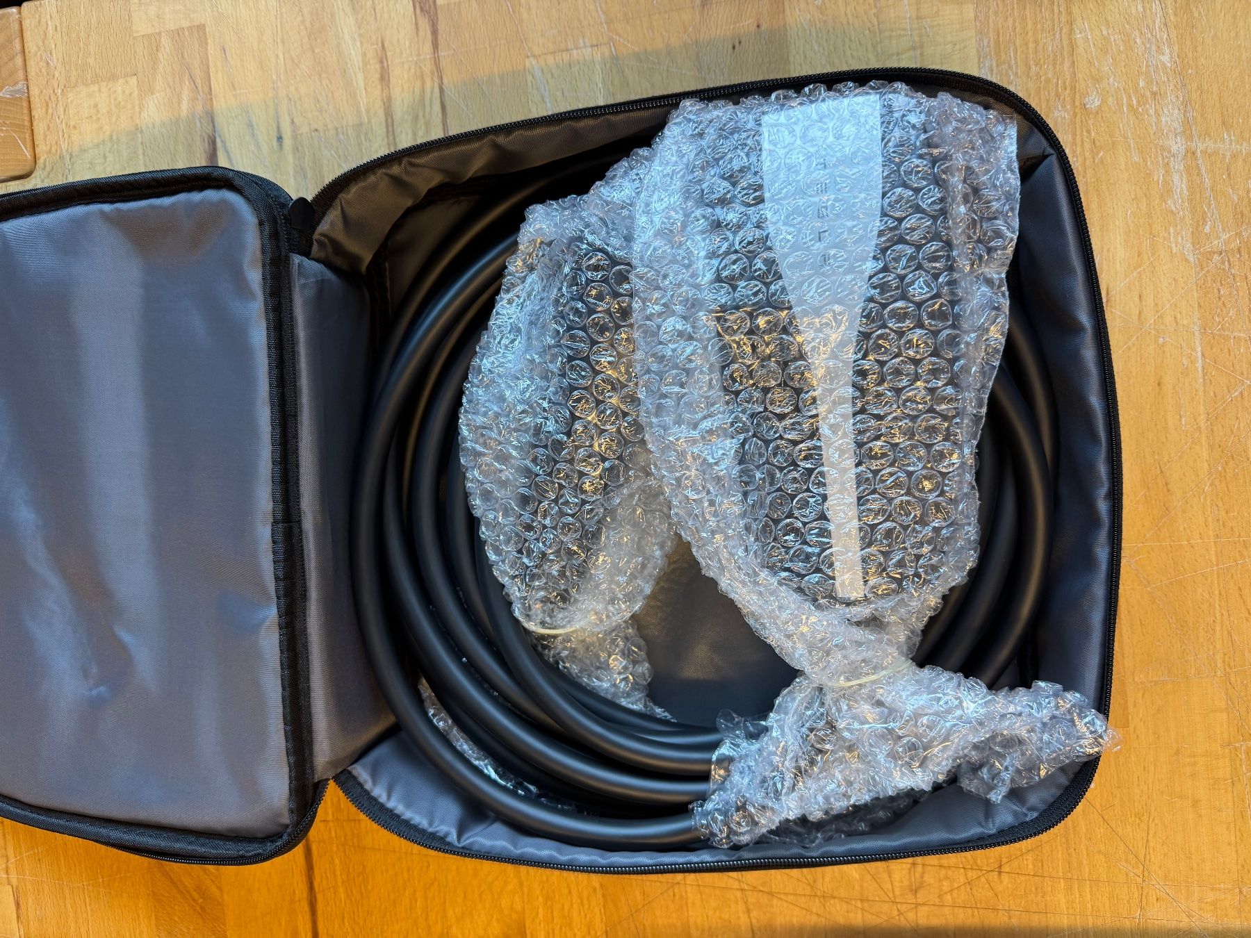 Tesla Batterie-Ladegeräte: Tesla Mobile Connector UMC 2 – Neu und originalverpackt aus Bleienbach von Apollo2000 2