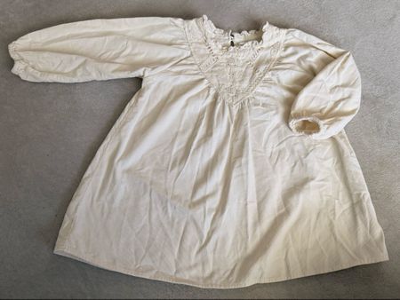 Zara Kleid mit Stickerei / Gr. 104 / „Super Zustand“