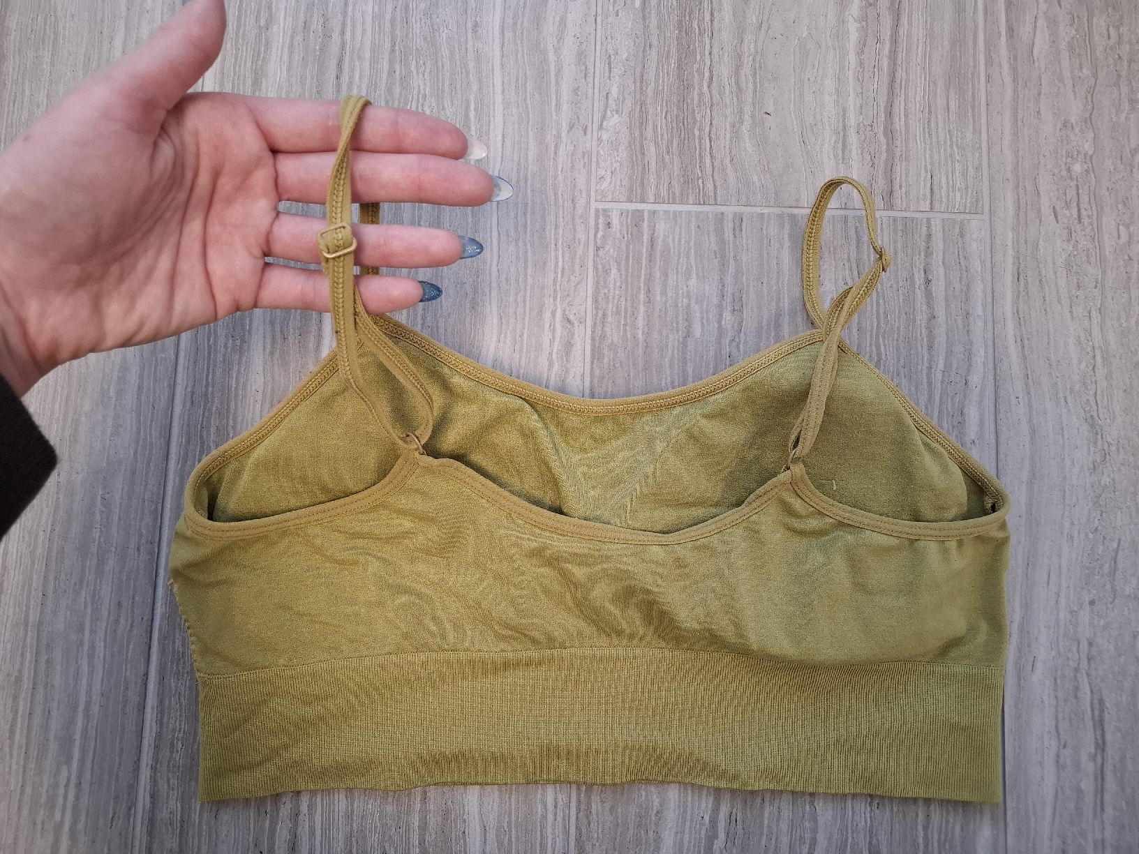 Tops: brassière / top kaki en taille M – Gebraucht aus Ecublens FR von ame_y8tq 1