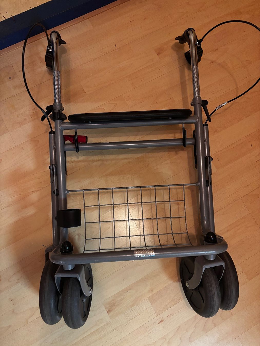 Aides à la marche: Rollator – D'occasion à Holziken par _Catja_ 3