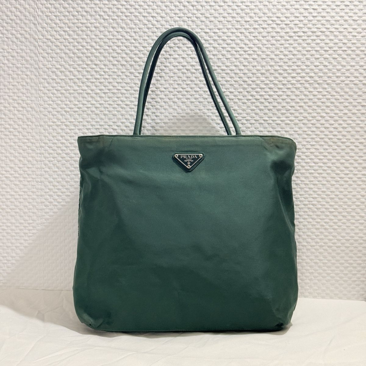 Prada Taschen: Prada Nylon Tessuto Handbag Tote – Gebraucht aus Geneve von DarlingVintage 1