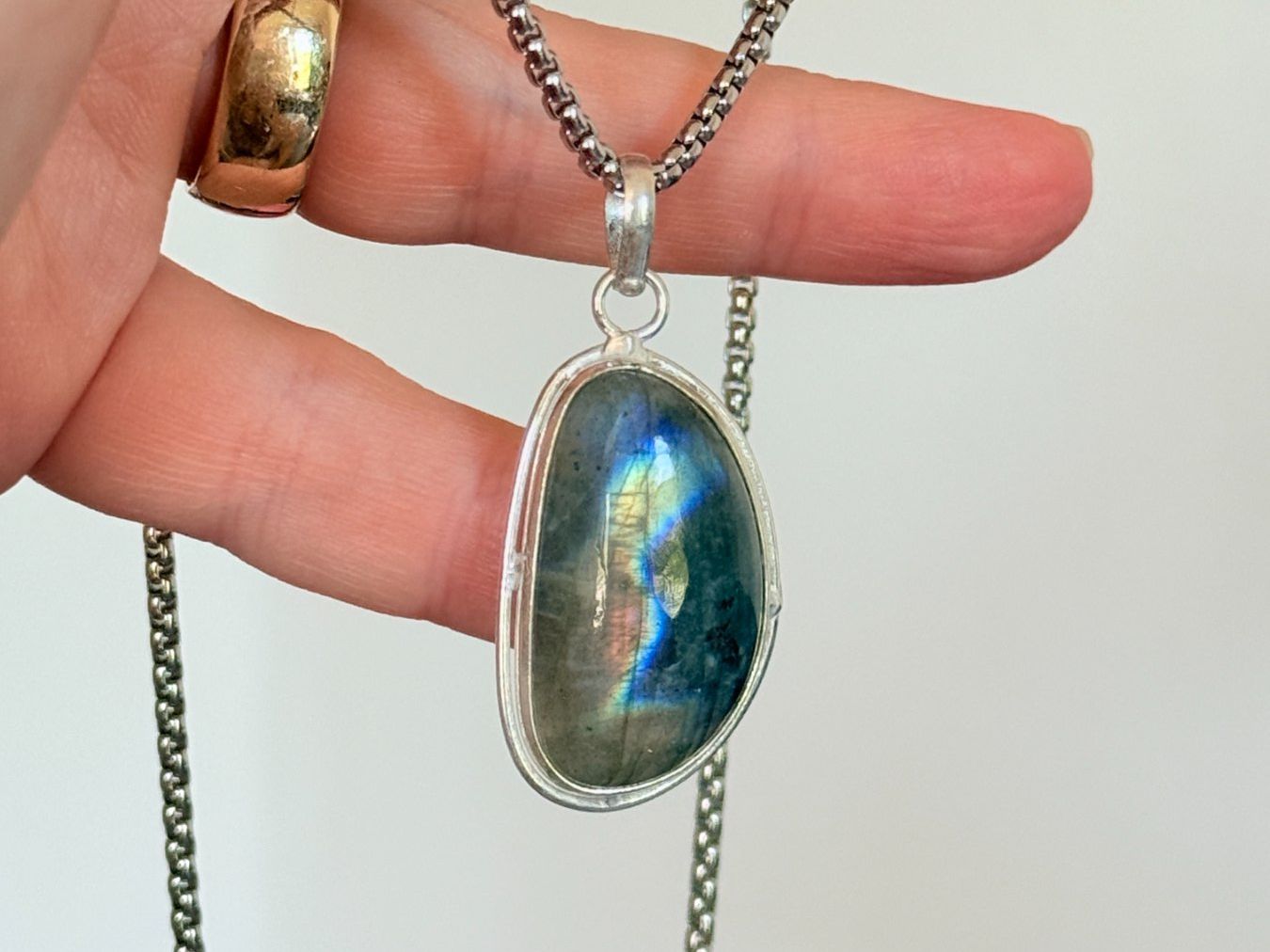 Catenine: Pendentif Labradorite Unique - Bijou Été Bohème – Nuovo e nell'imballaggio originale da Genève venduto da AWWA