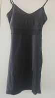Schwarzes Kleid