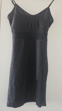 Schwarzes Kleid