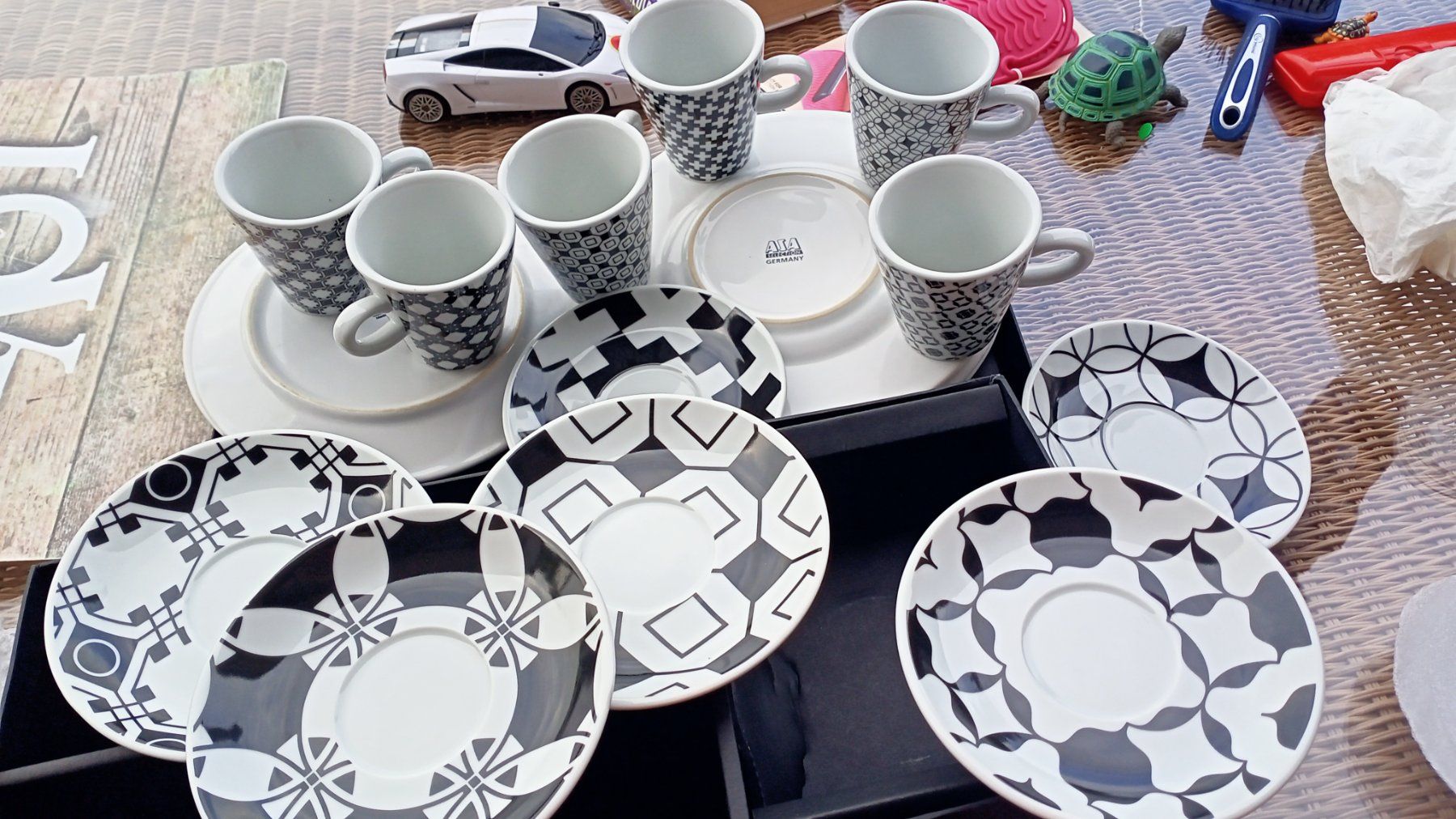 Set di piatti: Original-Designer-Teebecher-Set aus Italien – Nuovo e nell'imballaggio originale da Brusino Arsizio venduto da Demidova 1