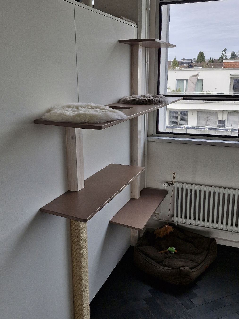 Tiragraffi: Design Katzenbaum Kratzbaum Katzenregal – Usato da Uster venduto da roemib 2