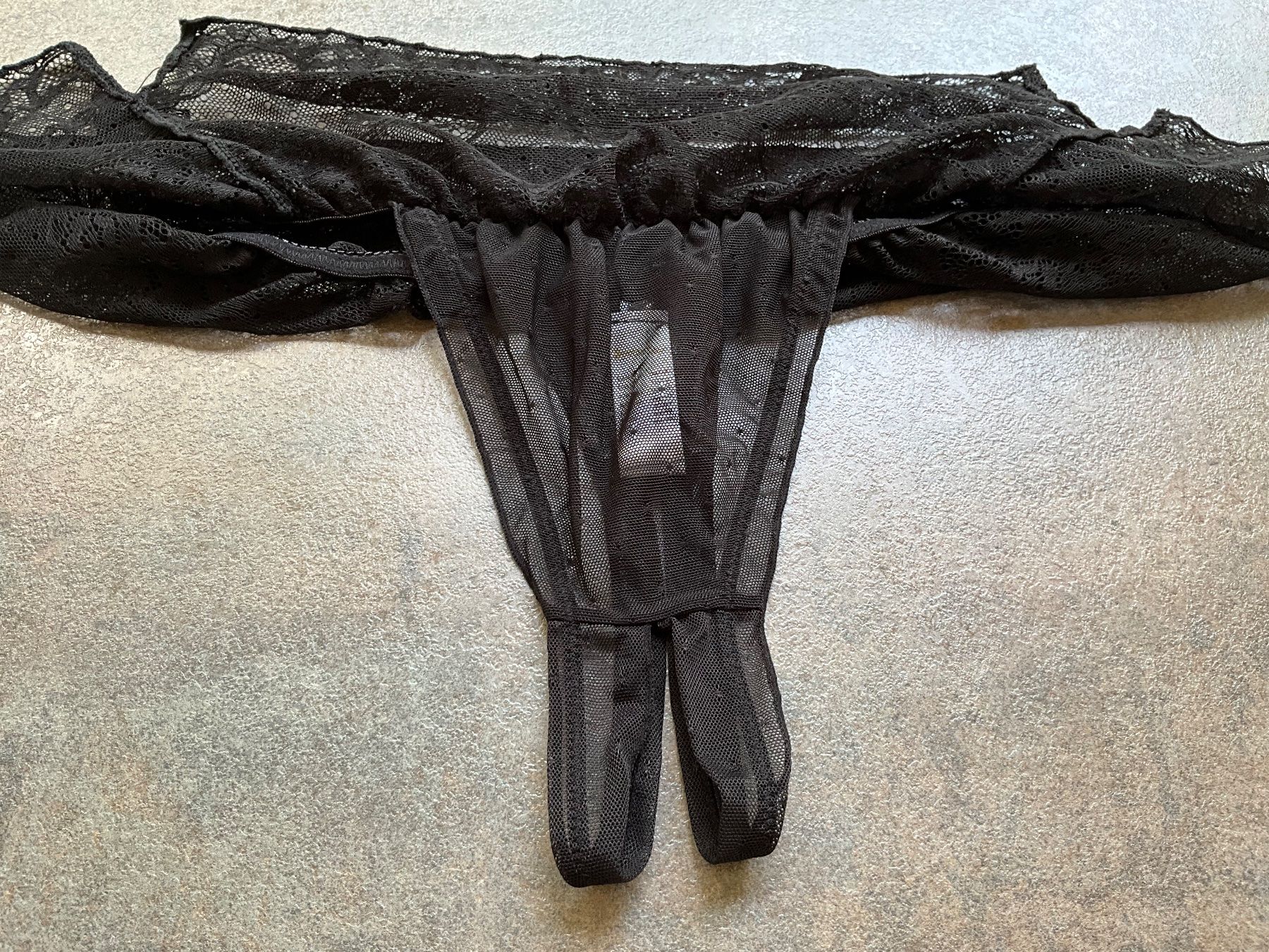 Autres dessous: String ouvert Petit Fleur Farbe schwarz Neuwertig Größe 36 – D'occasion à Basel par elster1986 3
