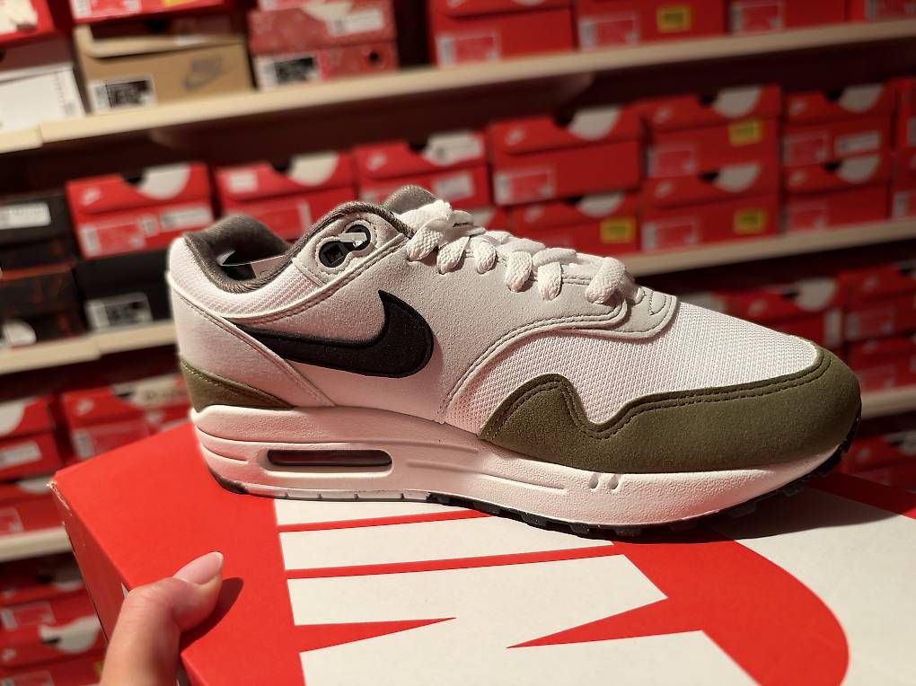 Damenschuhe: Nike Air Max 1 "Olive" Grösse 39 – Neu und originalverpackt aus Zollbrück von sch_n7w9 4