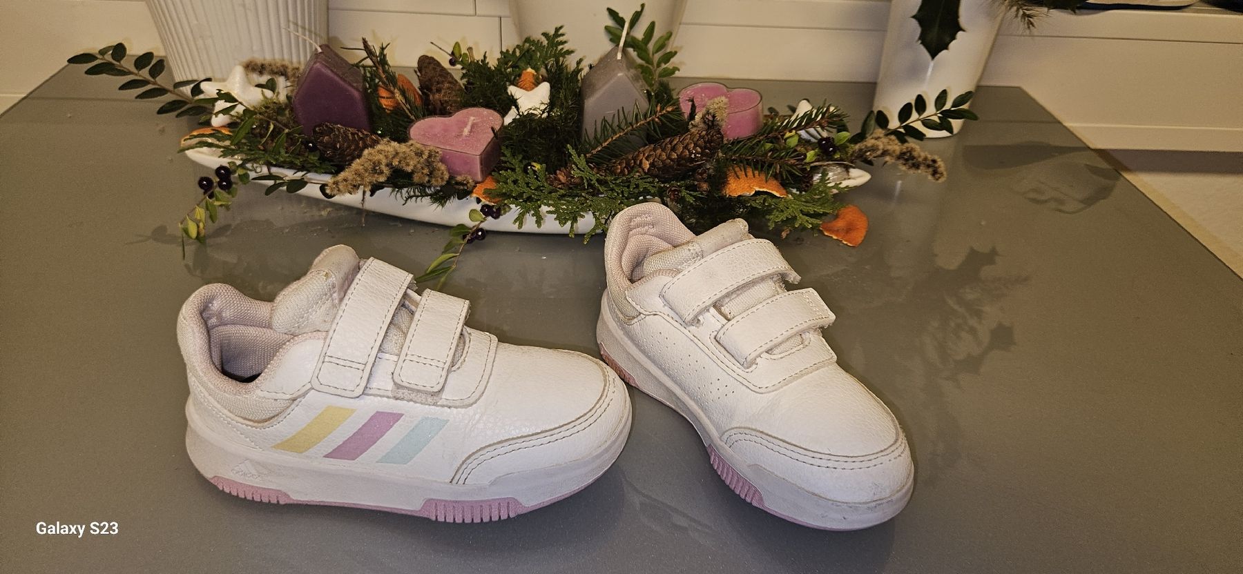 Adidas Turnschuhe Madchen Gr. 26 weiss pink Kaufen auf Ricardo