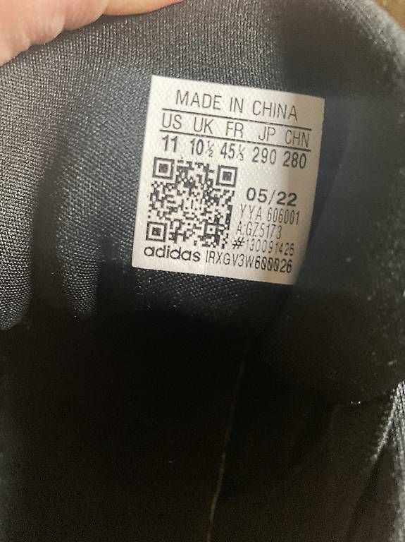 Scarpe da uomo: Adidas Boost schwarz 45.5 – Usato da Zuoz venduto da Janth 3