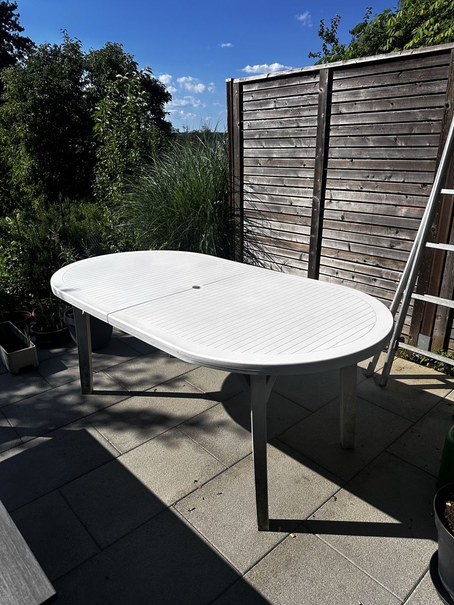 Tavoli: Gartentisch oval weiss mit Sonnenschirmloch – Usato da Winterthur venduto da bia_yjj8